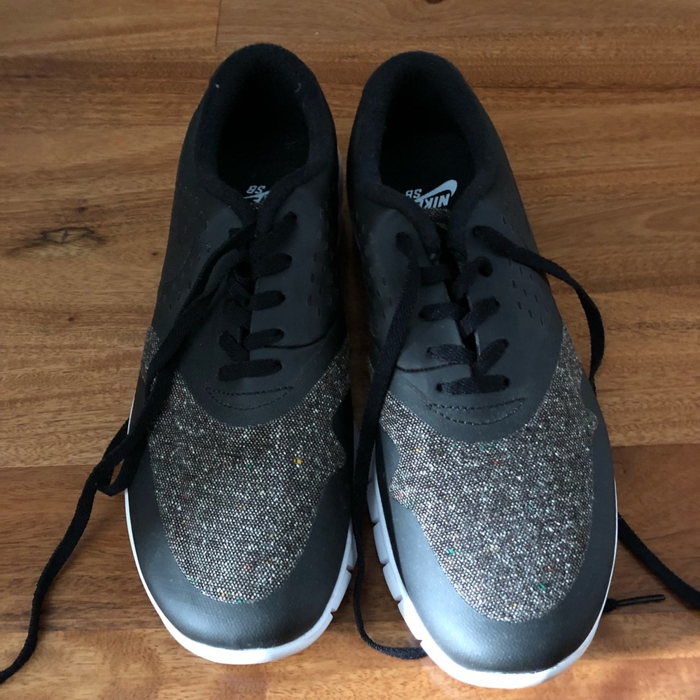 Nike Tennis Shoes